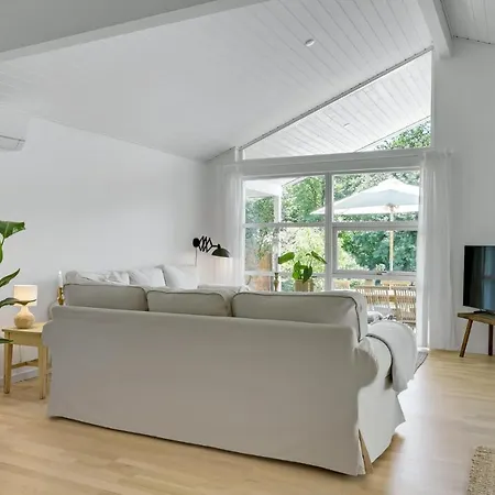 4 Bedroom Lovely In * جيليليه