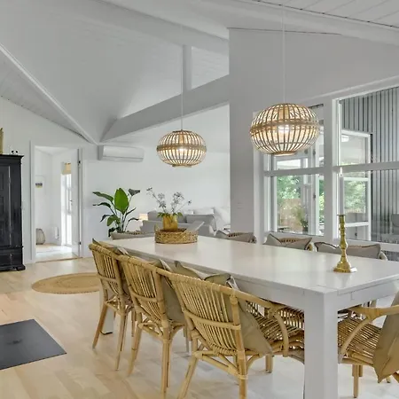 بيت للعطل 4 Bedroom Lovely In