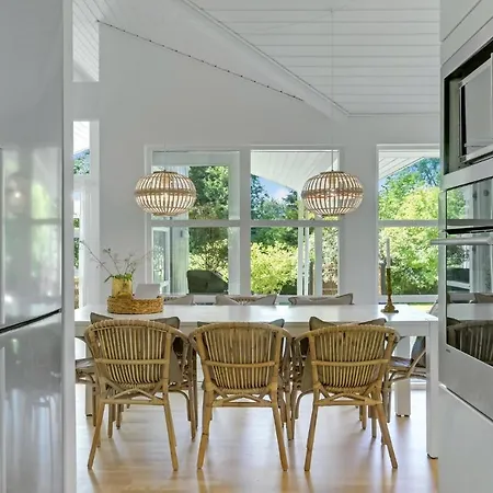 4 Bedroom Lovely In