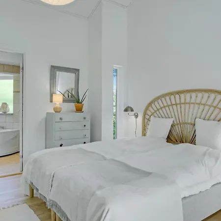 4 Bedroom Lovely In